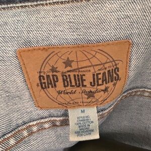 Vintage 1999/Y2K GAP Light Wash Denim Trucker Jacket